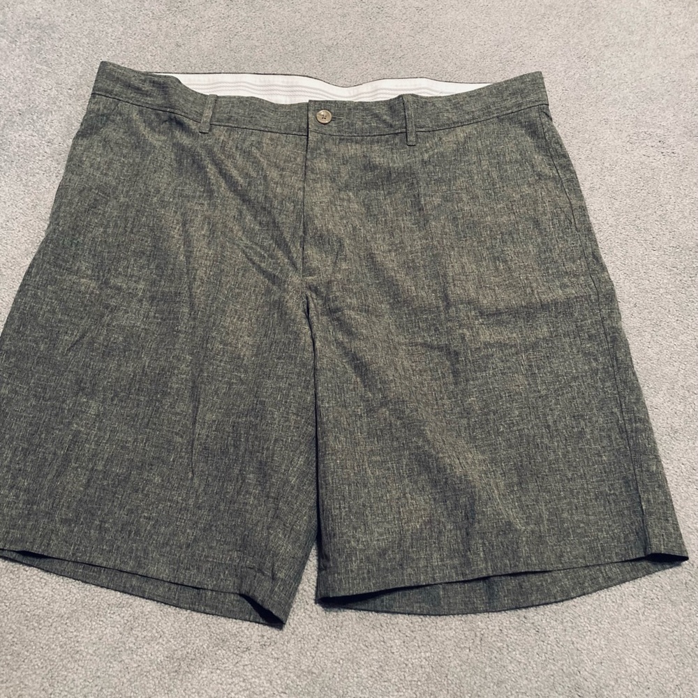 Greg Norman for Tasso Elba golf shorts, size 42, heather gray, 100% polyester
